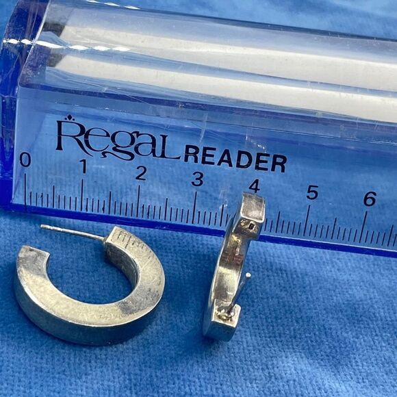 Silver bracelet and square edge open hoop earrings - Picture 4 of 8